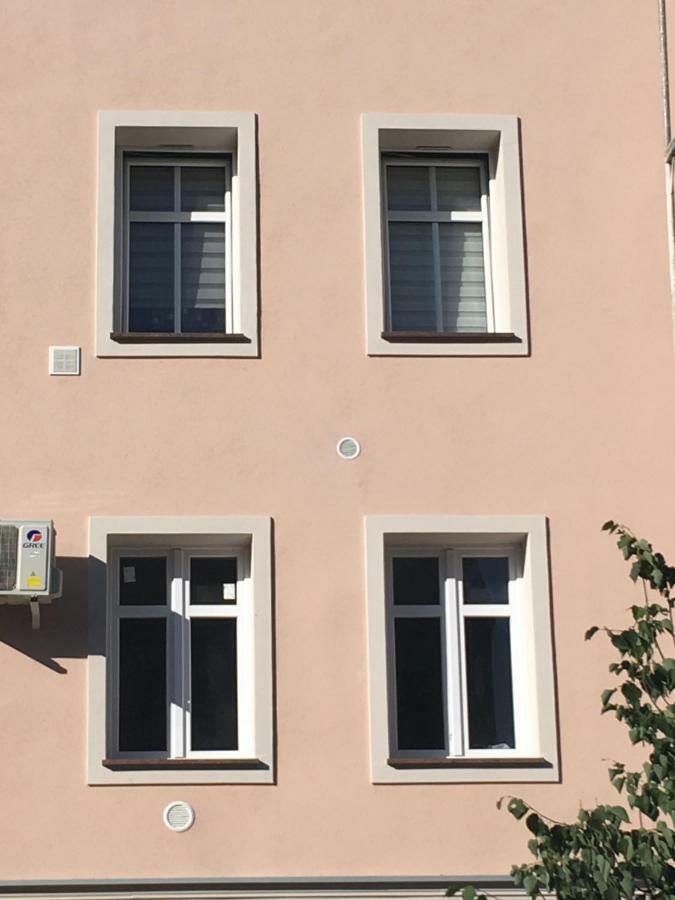Villa La Val, Apartamenty Wałbrzych Extérieur photo